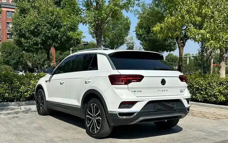 Volkswagen T-Roc I, 2022 год, 1 350 001 рублей, 2 фотография