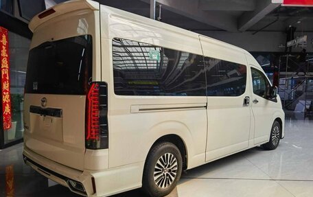 Toyota HiAce H300, 2023 год, 11 580 678 рублей, 2 фотография