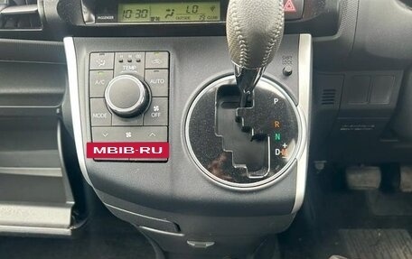 Toyota Wish II, 2009 год, 1 100 000 рублей, 18 фотография
