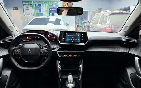 Peugeot 2008 II, 2023 год, 1 180 000 рублей, 13 фотография