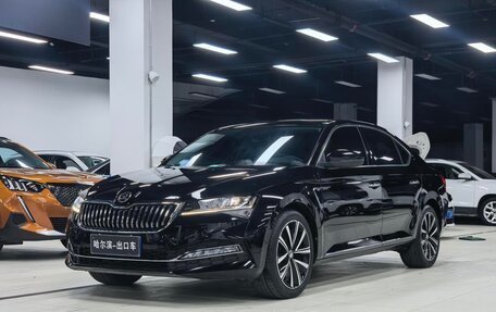 Skoda Superb III рестайлинг, 2023 год, 1 560 000 рублей, 3 фотография