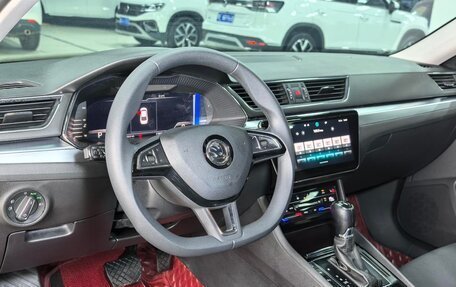 Skoda Superb III рестайлинг, 2023 год, 1 560 000 рублей, 12 фотография