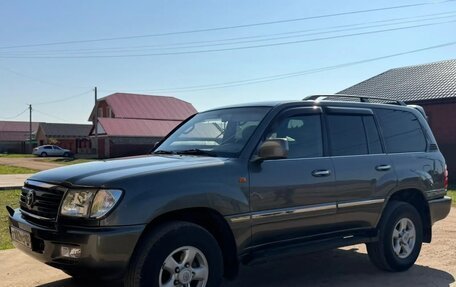 Toyota Land Cruiser 100 рестайлинг 2, 2000 год, 2 877 000 рублей, 2 фотография