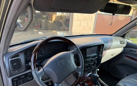 Toyota Land Cruiser 100 рестайлинг 2, 2000 год, 2 877 000 рублей, 5 фотография