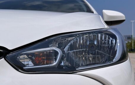 Toyota Yaris, 2022 год, 890 000 рублей, 4 фотография