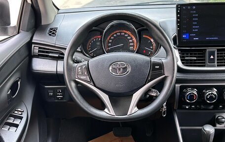 Toyota Yaris, 2022 год, 890 000 рублей, 13 фотография