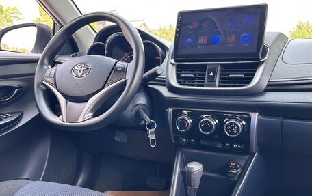 Toyota Yaris, 2022 год, 890 000 рублей, 21 фотография