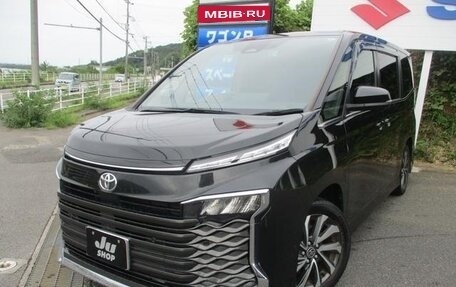 Toyota Voxy, 2023 год, 4 150 000 рублей, 1 фотография
