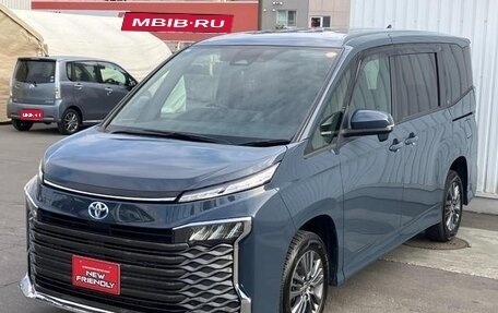 Toyota Voxy, 2023 год, 4 100 000 рублей, 1 фотография