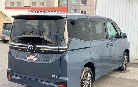 Toyota Voxy, 2023 год, 4 100 000 рублей, 3 фотография