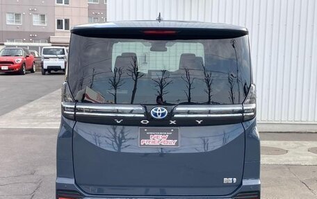 Toyota Voxy, 2023 год, 4 100 000 рублей, 4 фотография