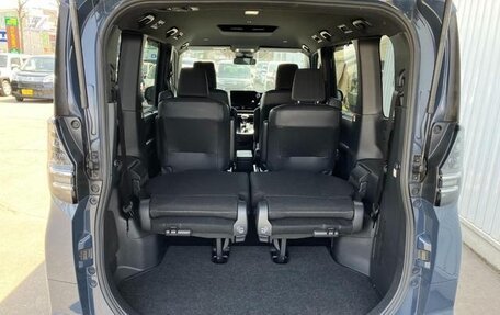 Toyota Voxy, 2023 год, 4 100 000 рублей, 8 фотография