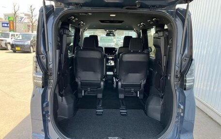 Toyota Voxy, 2023 год, 4 100 000 рублей, 7 фотография