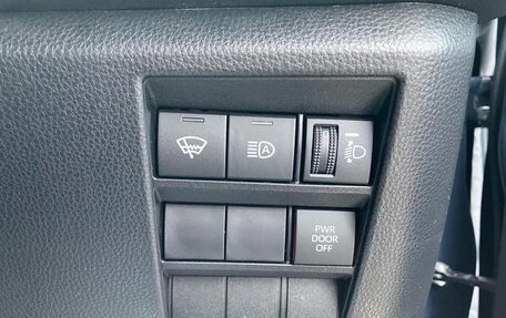 Toyota Voxy, 2023 год, 4 100 000 рублей, 14 фотография