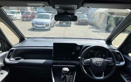 Toyota Voxy, 2023 год, 4 100 000 рублей, 10 фотография