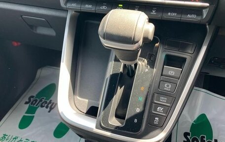 Toyota Voxy, 2023 год, 4 100 000 рублей, 15 фотография