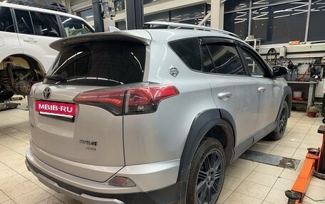 Toyota RAV4, 2017 год, 2 240 000 рублей, 2 фотография