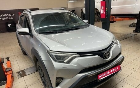 Toyota RAV4, 2017 год, 2 240 000 рублей, 3 фотография