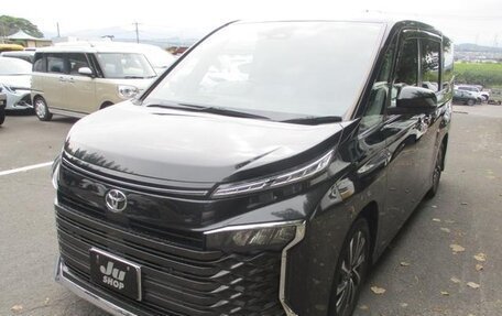 Toyota Voxy, 2023 год, 4 150 000 рублей, 4 фотография