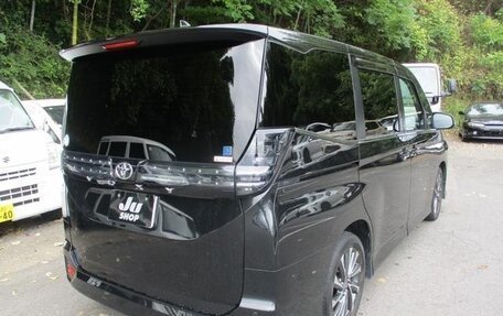 Toyota Voxy, 2023 год, 4 150 000 рублей, 7 фотография