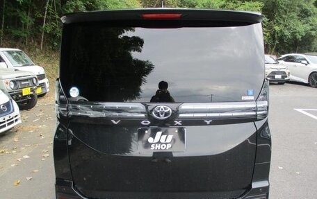 Toyota Voxy, 2023 год, 4 150 000 рублей, 6 фотография