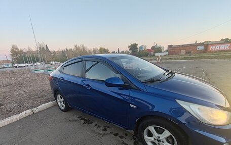 Hyundai Solaris II рестайлинг, 2013 год, 550 000 рублей, 2 фотография