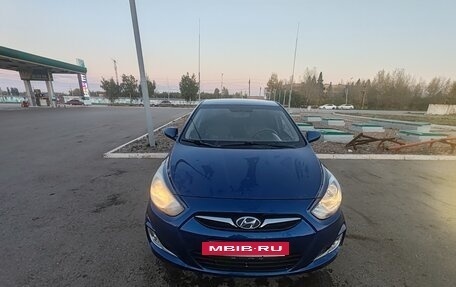 Hyundai Solaris II рестайлинг, 2013 год, 550 000 рублей, 3 фотография