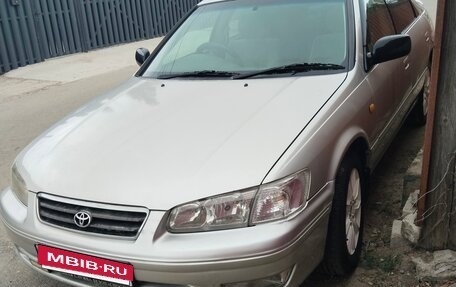 Toyota Camry, 2001 год, 385 000 рублей, 2 фотография