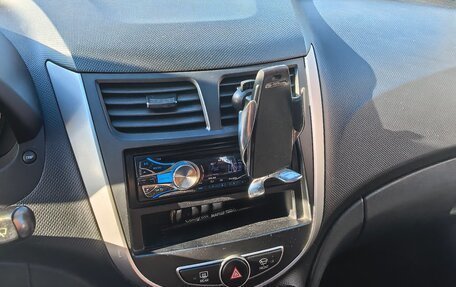 Hyundai Solaris II рестайлинг, 2012 год, 650 000 рублей, 17 фотография
