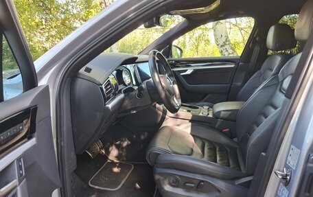 Volkswagen Touareg III, 2019 год, 4 850 000 рублей, 10 фотография