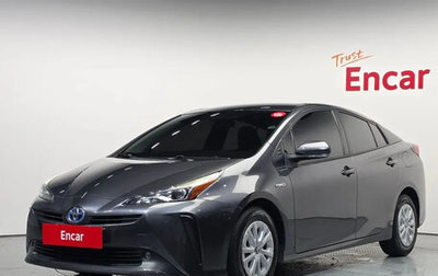 Toyota Prius IV XW50, 2019 год, 2 100 000 рублей, 1 фотография