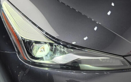 Toyota Prius IV XW50, 2019 год, 2 100 000 рублей, 3 фотография