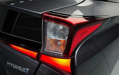 Toyota Prius IV XW50, 2019 год, 2 100 000 рублей, 5 фотография
