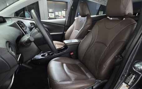 Toyota Prius IV XW50, 2019 год, 2 100 000 рублей, 8 фотография