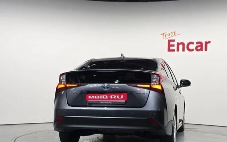 Toyota Prius IV XW50, 2019 год, 2 100 000 рублей, 6 фотография