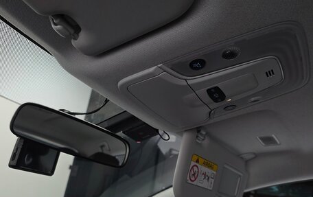 Toyota Prius IV XW50, 2019 год, 2 100 000 рублей, 19 фотография