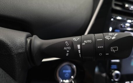 Toyota Prius IV XW50, 2019 год, 2 100 000 рублей, 12 фотография