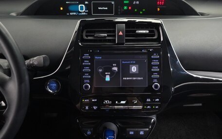 Toyota Prius IV XW50, 2019 год, 2 100 000 рублей, 15 фотография