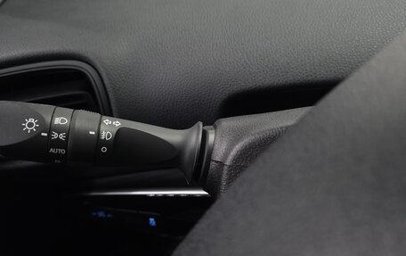 Toyota Prius IV XW50, 2019 год, 2 100 000 рублей, 11 фотография