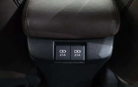 Toyota Prius IV XW50, 2019 год, 2 100 000 рублей, 24 фотография