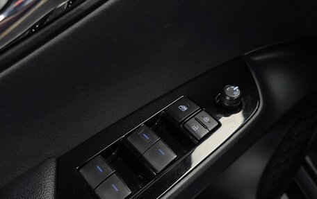 Toyota Prius IV XW50, 2019 год, 2 100 000 рублей, 22 фотография