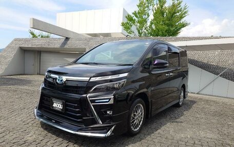 Toyota Voxy III, 2021 год, 1 530 000 рублей, 2 фотография