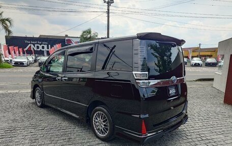 Toyota Voxy III, 2021 год, 1 530 000 рублей, 3 фотография