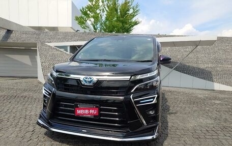 Toyota Voxy III, 2021 год, 1 530 000 рублей, 6 фотография