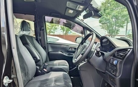 Toyota Voxy III, 2021 год, 1 530 000 рублей, 9 фотография