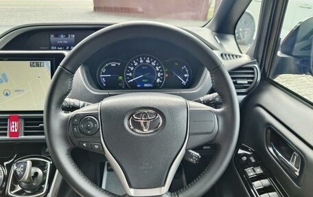 Toyota Voxy III, 2021 год, 1 530 000 рублей, 12 фотография