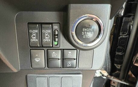 Toyota Roomy I, 2023 год, 750 000 рублей, 23 фотография