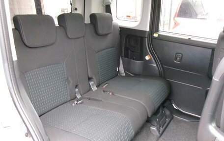 Toyota Roomy I, 2023 год, 750 000 рублей, 7 фотография