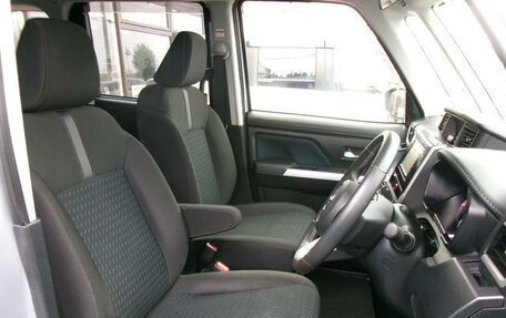 Toyota Roomy I, 2023 год, 750 000 рублей, 6 фотография