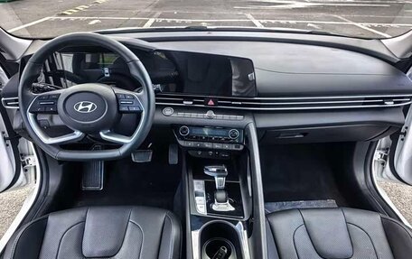 Hyundai Elantra, 2023 год, 1 333 000 рублей, 8 фотография